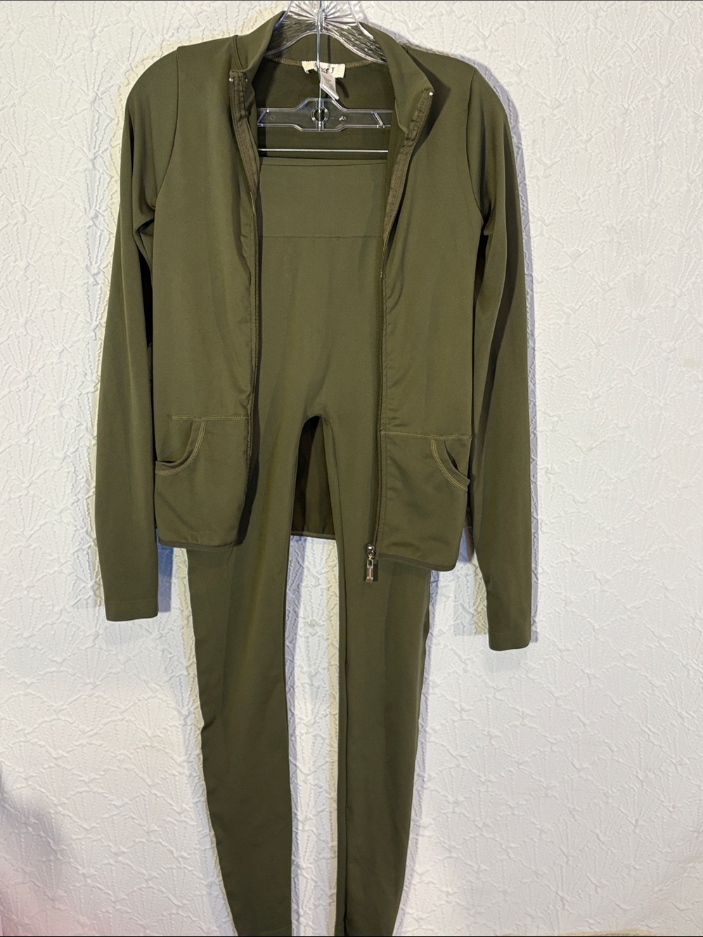Polyester spandex blend activewear set love Jay brand. Zip up jacket & leggings